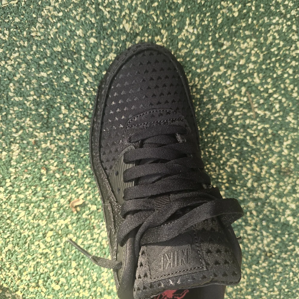 Nike Airmax 90 Black Valentine's Day Edition - Picture 3 of 7